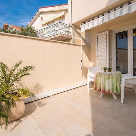 Beautiful Home In Martinscica With Wifi Экстерьер фото