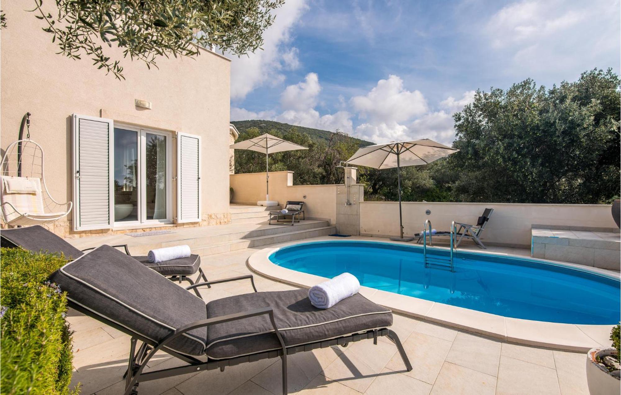 Beautiful Home In Martinscica With Wifi Экстерьер фото
