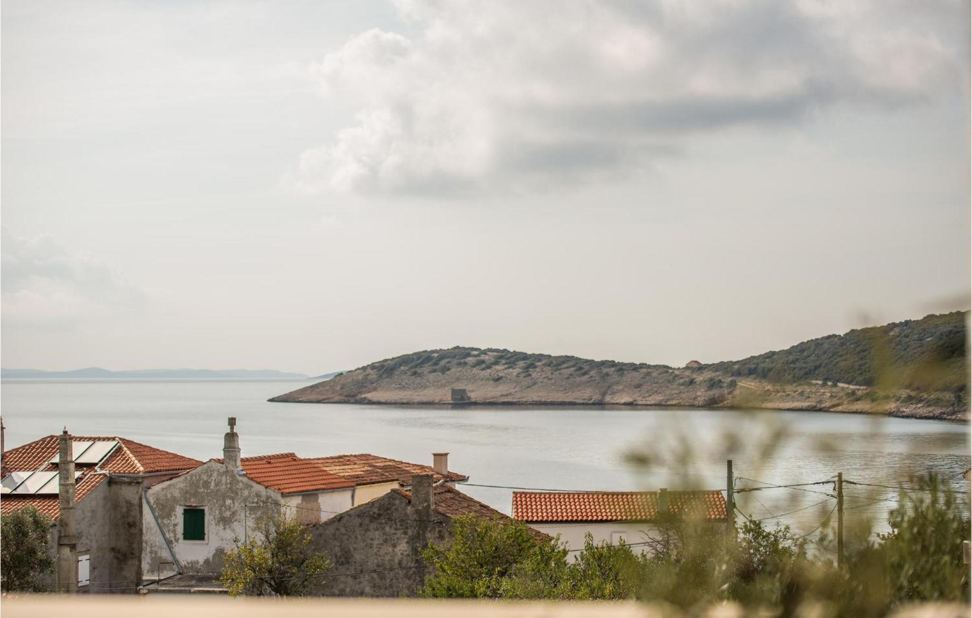 Beautiful Home In Martinscica With Wifi Экстерьер фото