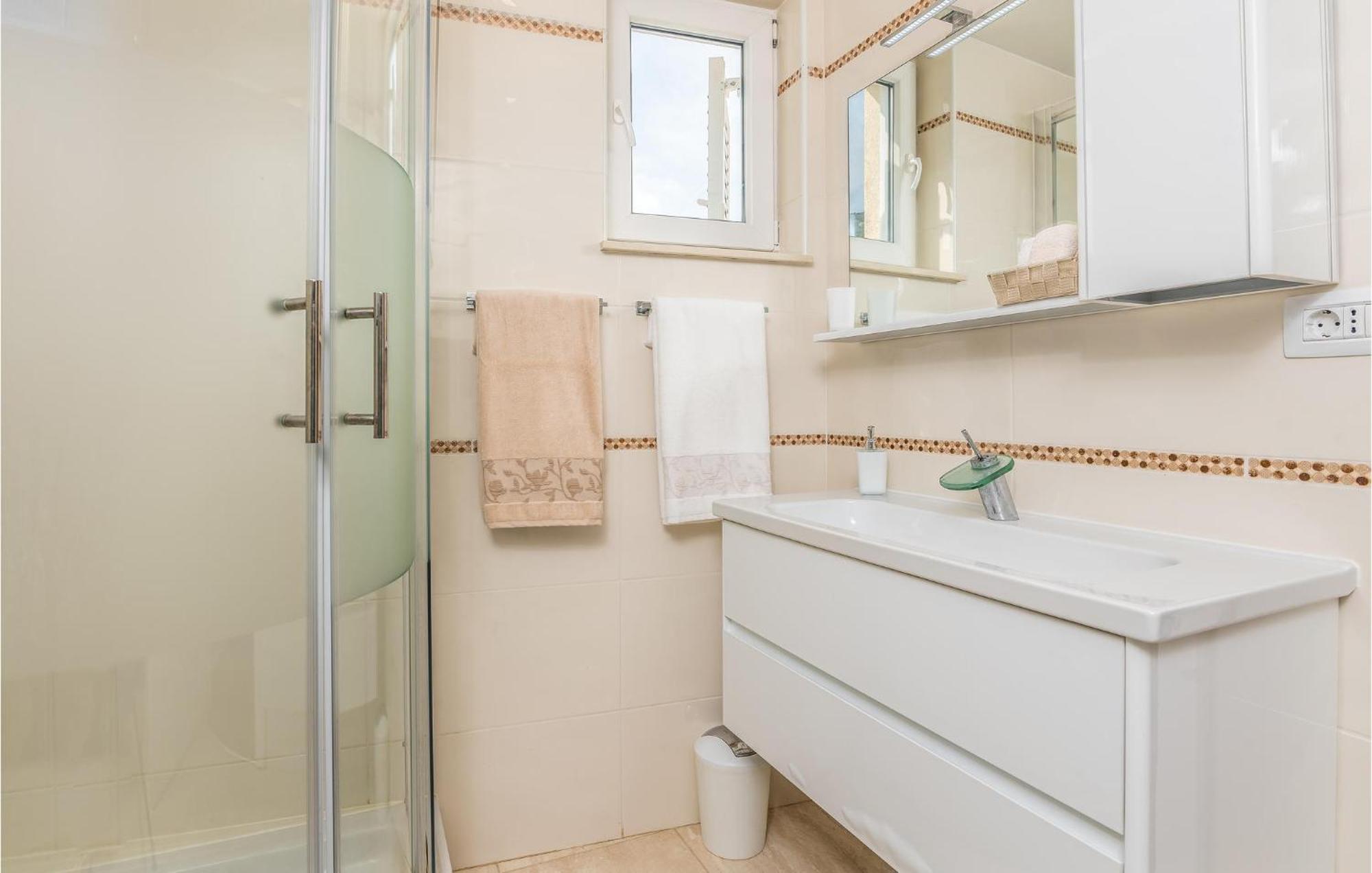 Beautiful Home In Martinscica With Wifi Экстерьер фото