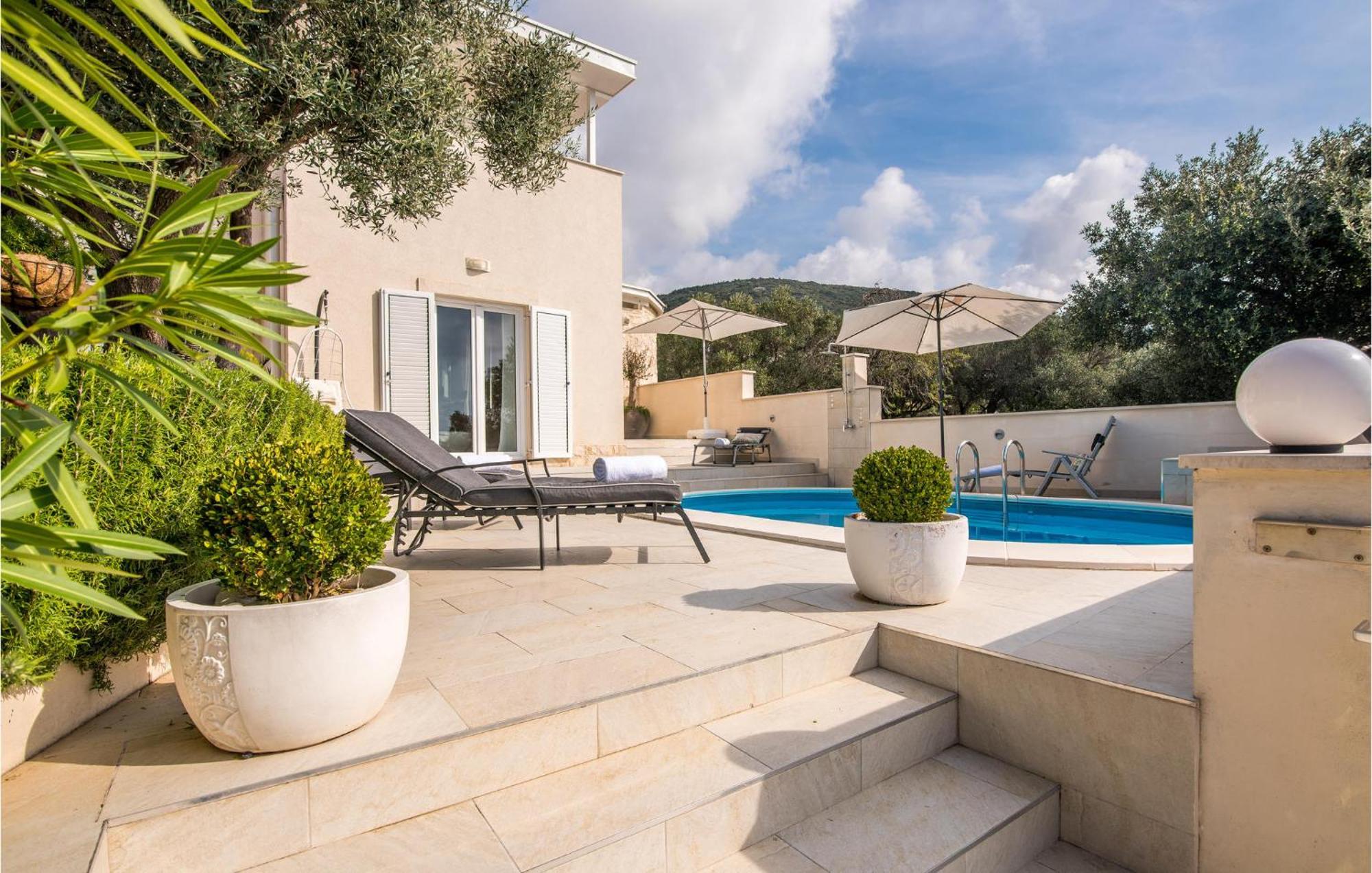 Beautiful Home In Martinscica With Wifi Экстерьер фото