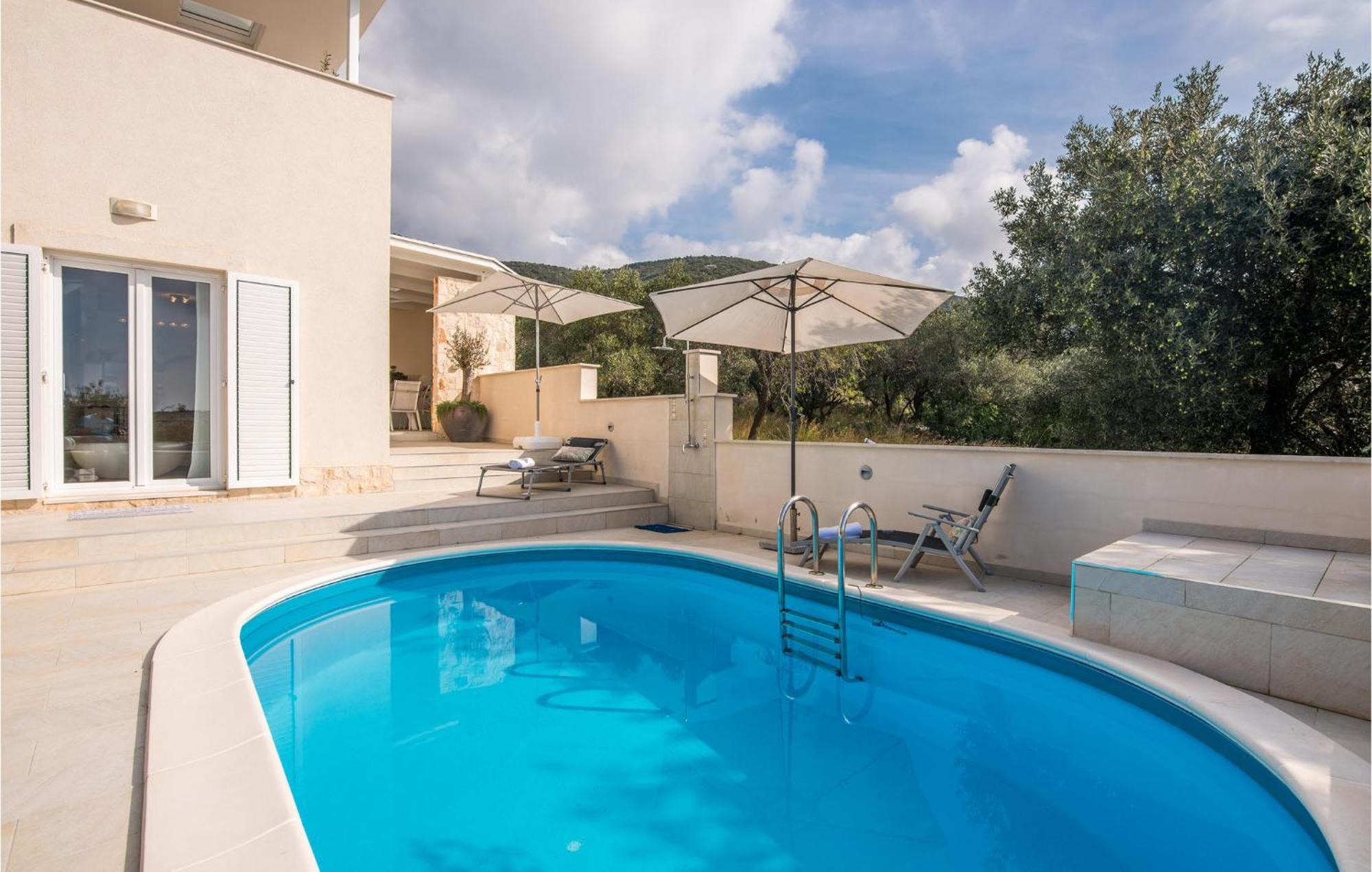 Beautiful Home In Martinscica With Wifi Экстерьер фото