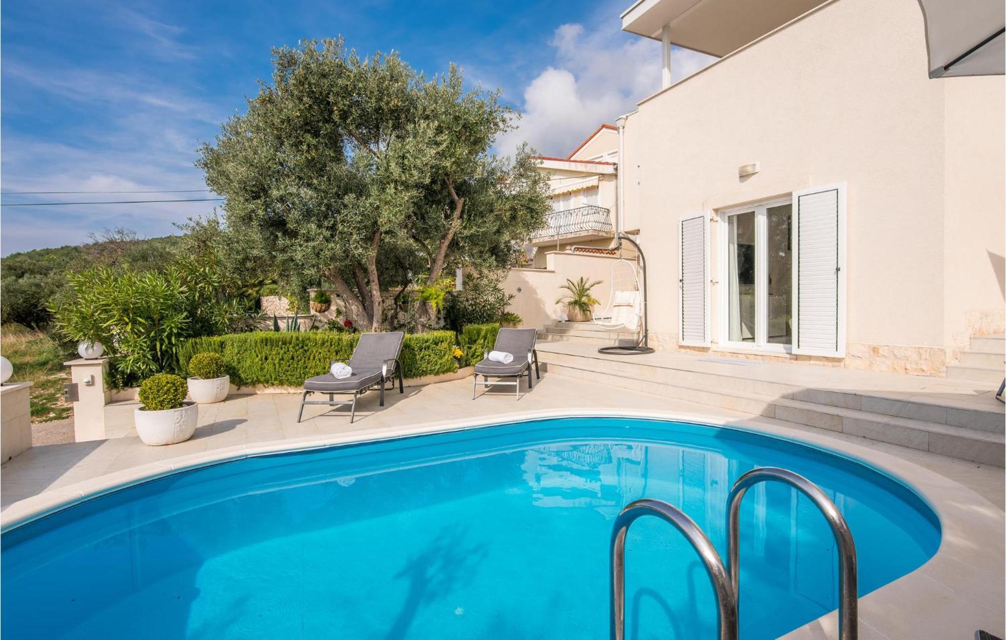 Beautiful Home In Martinscica With Wifi Экстерьер фото