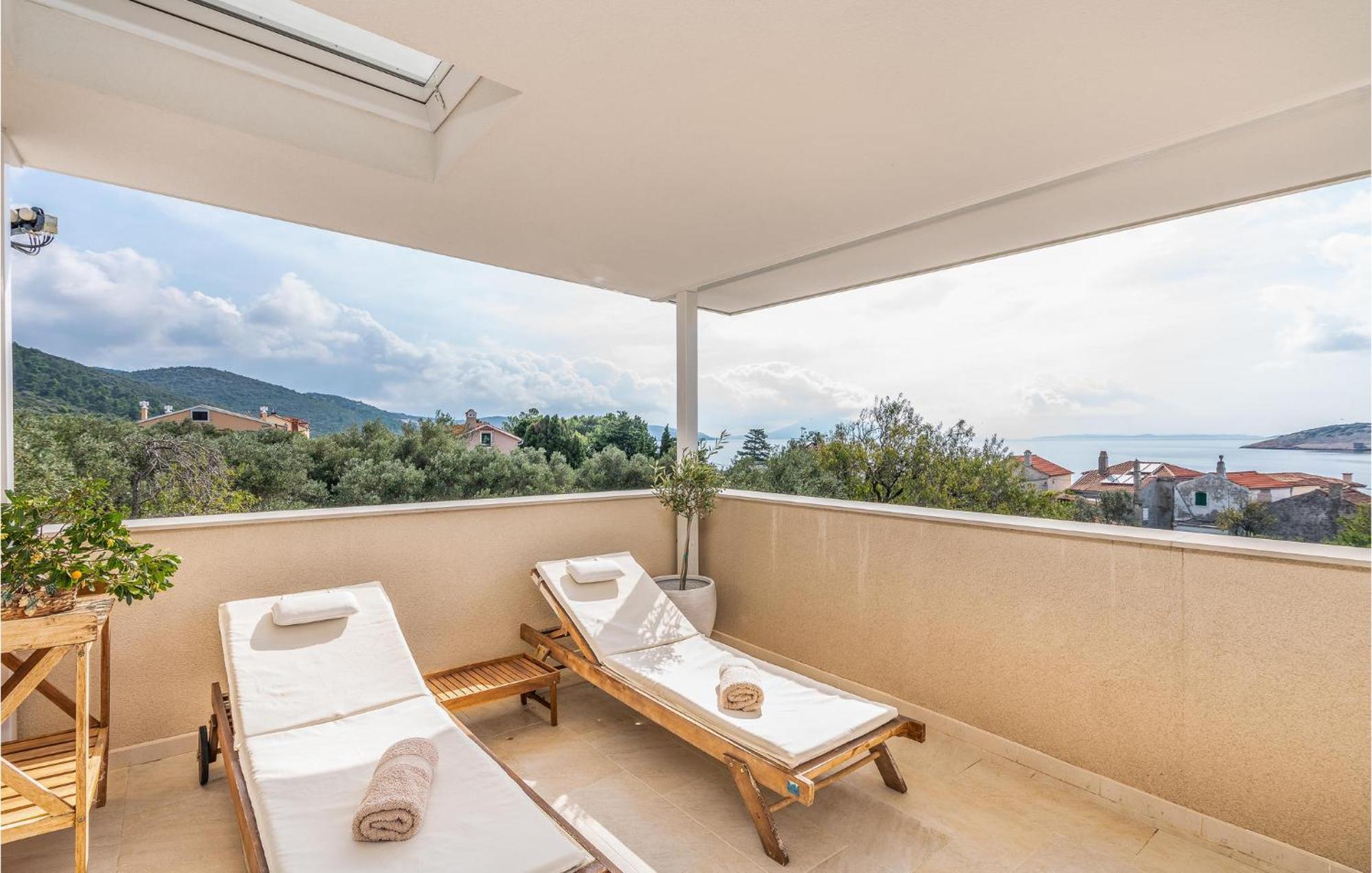 Beautiful Home In Martinscica With Wifi Экстерьер фото