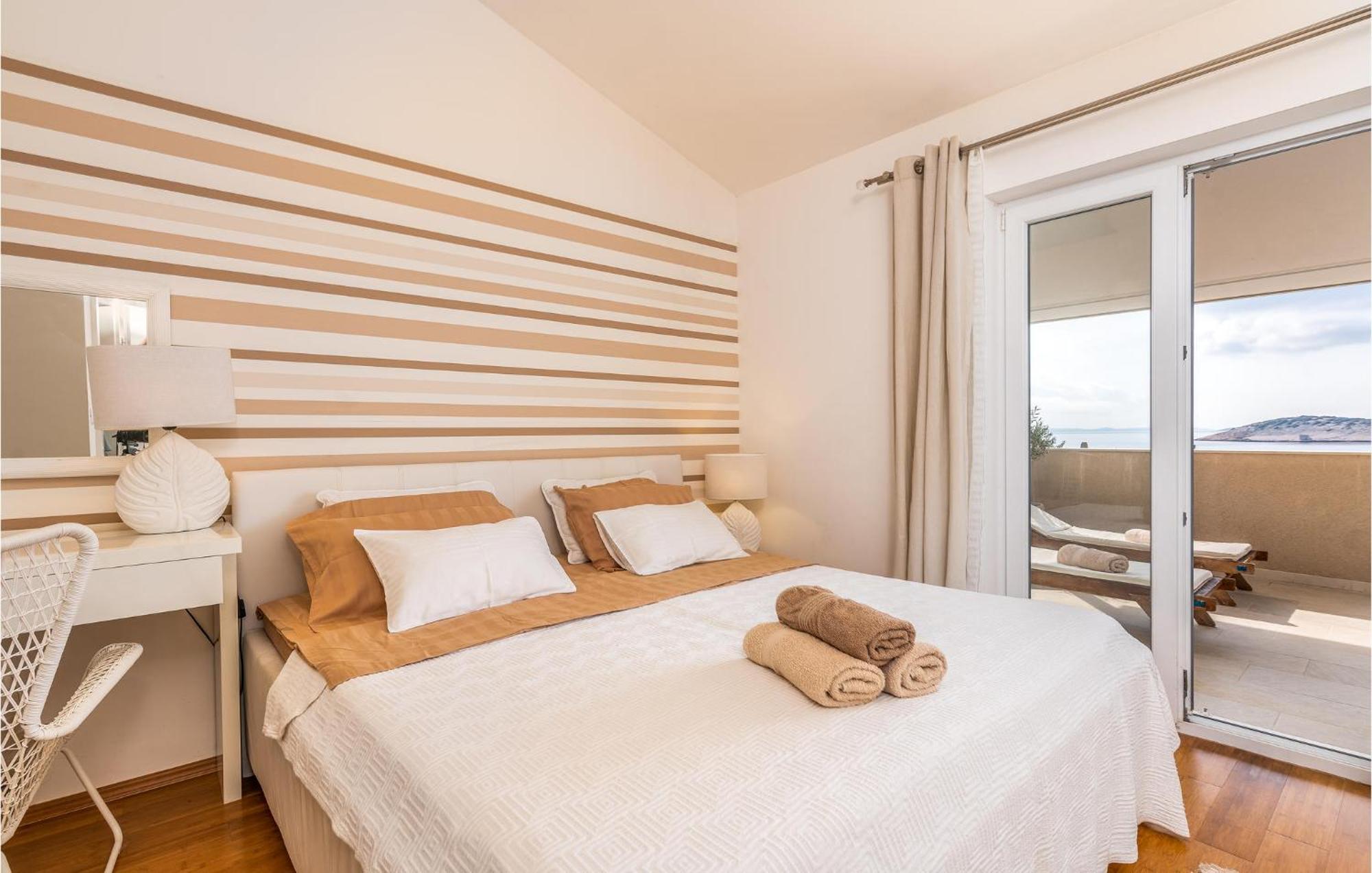 Beautiful Home In Martinscica With Wifi Экстерьер фото